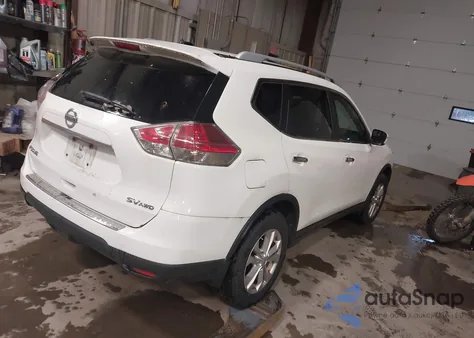 2015 Nissan Rogue Sv z USA, uszkodzony, nr VIN 5N1AT2MV9FC893866